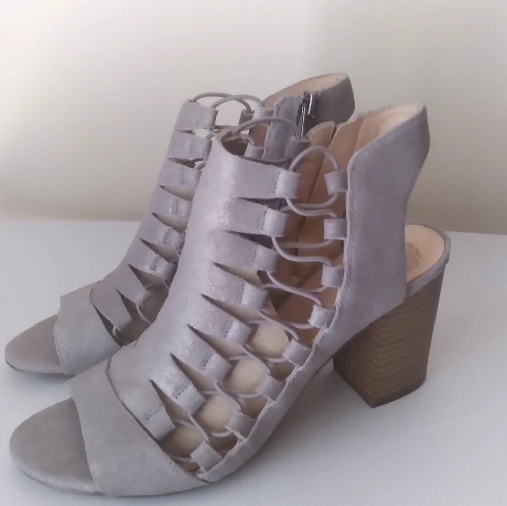 Vince Camuto Silver Gray Shimmery Bungee Strappy Evening Stacked Block Heels 8.5